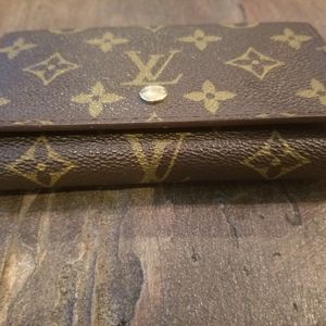 Louis Vuitton Authentic Monogram Canvas Wallet